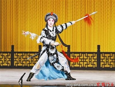 國粹臉譜頭盔搶鏡奧運戲曲專家:是一種文化自信