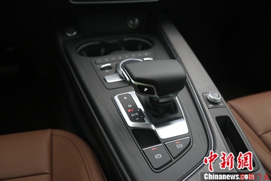 全新7速S tronic變速箱，電子變速檔與全新Q7一致