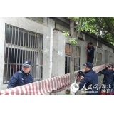 原機關單位宿舍違規改建成多個小門窗 遭六部門依法封閉|違規|市貌_鳳凰資訊